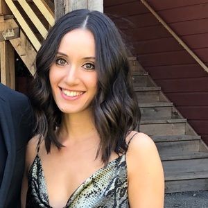 Meet your Posher, Chloe